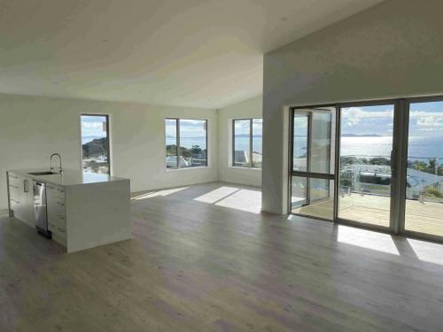 Raking ceiling Spacious open plan kitchen, dining & living