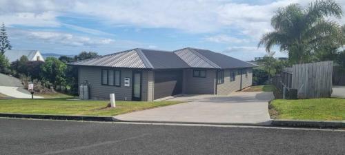 4 bed, 2 bath - 195m2 (Rimu Plan) Hip Roof