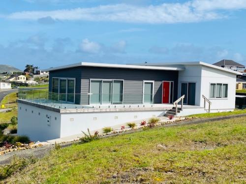 3 beds, 2 bath - 185m2. Monopitch Roof